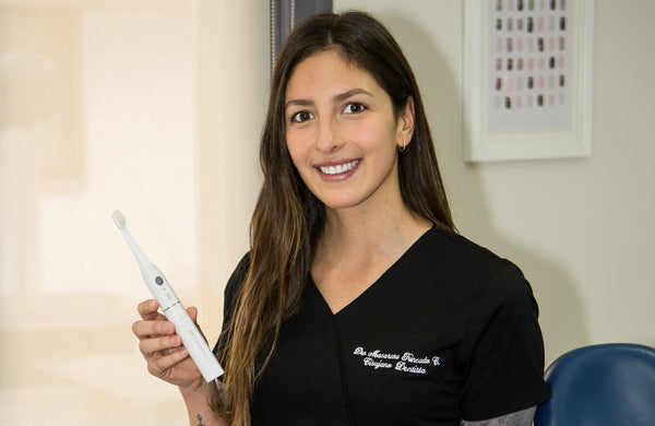 ¿Puede el ultrasonidos ayudar en la higiene de mi implante dental? Por la Dra. Macarena Trincado, Clinica Pérez Valenzuela